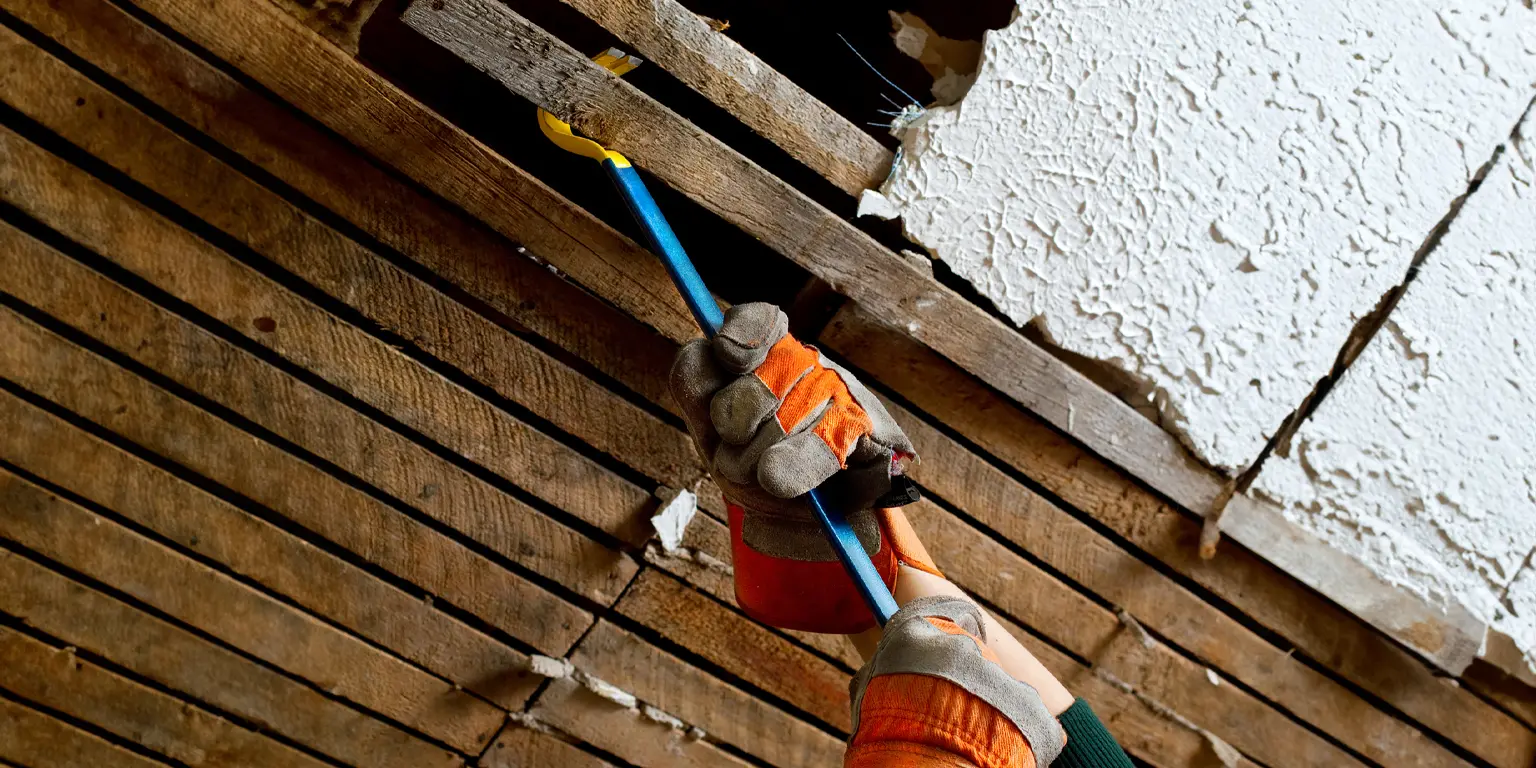 Professionell hjalp med att riva innertak